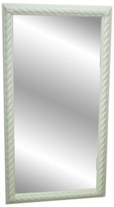 Зеркало в рамке белого цвета