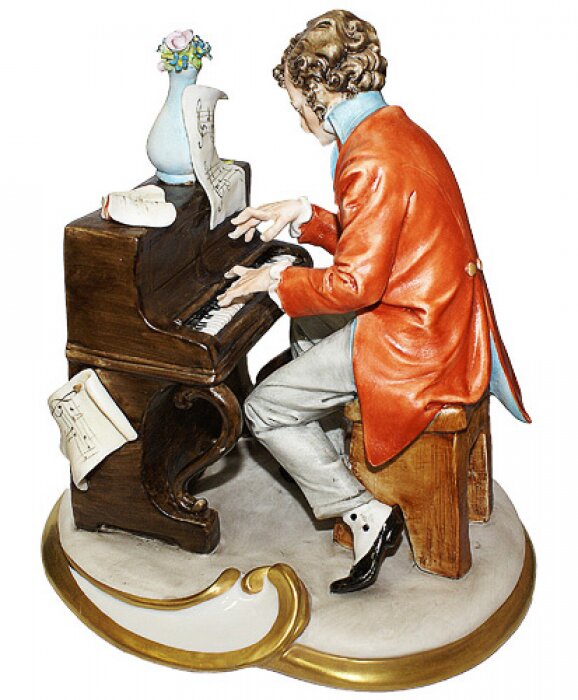 Скульптура " Пианист"
