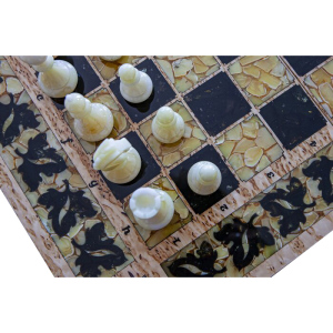 Шахматы из карельской березы и янтаря "Осень"