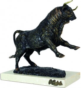 Скульптура "Злой бык" (Malvado bull)