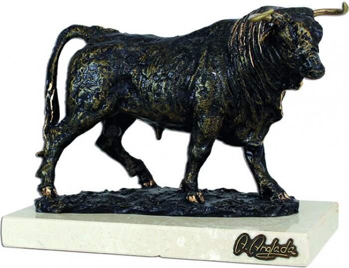 Скульптура "Бык Винатеро" (Vinatero bull)