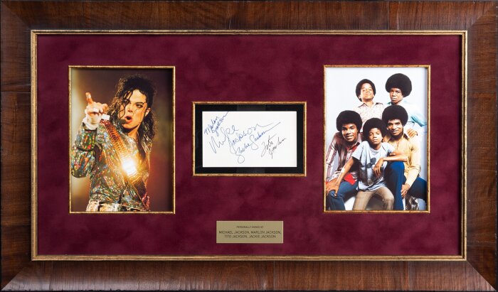 Карточка с автографами певцов: Майкл Джексон, Марлон Джексон, Тито Джексон, Джеки Джексон
