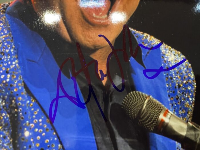 Фотография с автографом певца Элтона Джона
