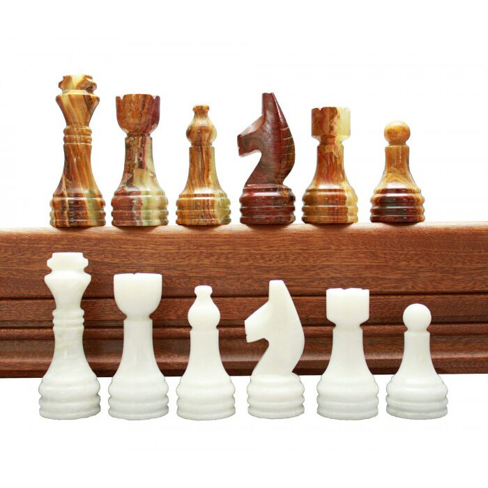 Шахматы из красного дерева, фигуры из красного оникса и белого мрамора