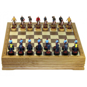 Шахматы из дуба "Вечное противостояние" с раскрашенными оловянными фигурами