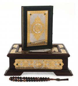 Книга "Коран" в ларце с четками на арабском, Златоуст