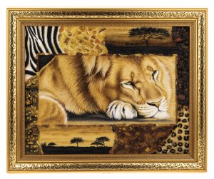 Картина из янтаря "Лев"