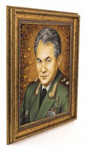Портрет из янтаря "Сергей Шойгу"