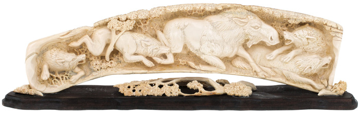 Скульптура из бивня мамонта "Охота волков"