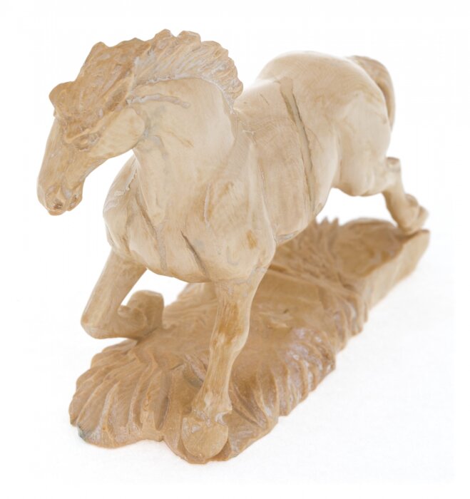 Скульптура из бивня мамонта "Орловский рысак"