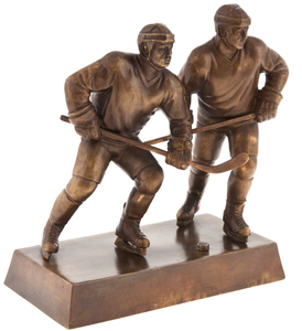 Скульптура бронзовая "Хоккеисты"