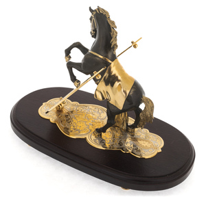 Статуэтка бронзовая "Вороной конь с подковой" на овальной подставке из палисандра, Златоуст