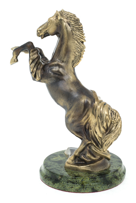 Статуэтка из бронзы "Конь с парчей" (змеевик)