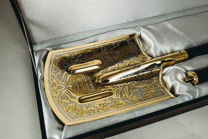Сувенир "Золотая денежная лопата" (большая)