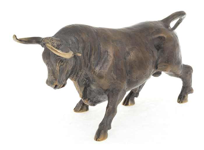 Год медного быка. Статуэтка бык. Испанский бык статуэтка. Фигурка быка 2009.