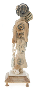 Сувенир из бивня мамонта "Гейша с веером"
