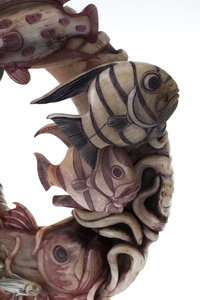 Сувенир из рога архара "Рыбки на рифе"