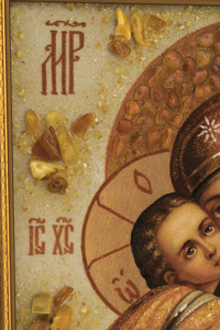 Икона из янтаря "Владимирская Божья Матерь"