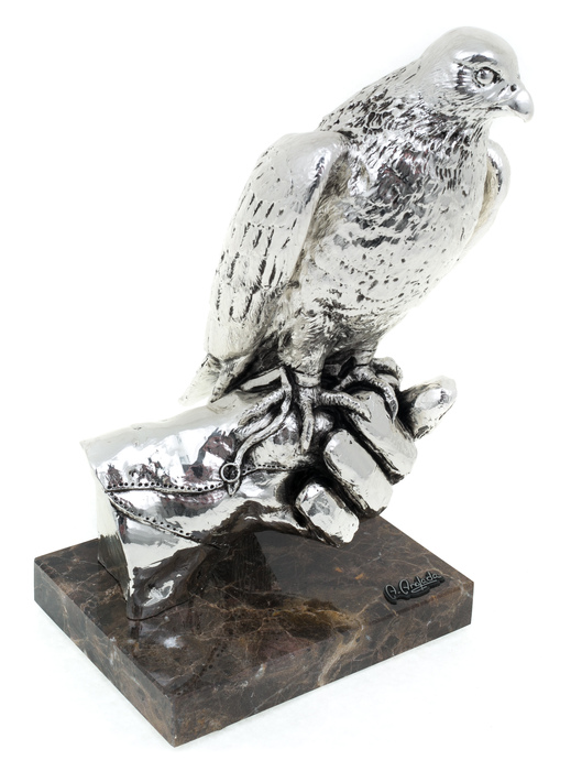 Статуэтка "Сокол на руке" посеребрение (Silver falcon on hand)