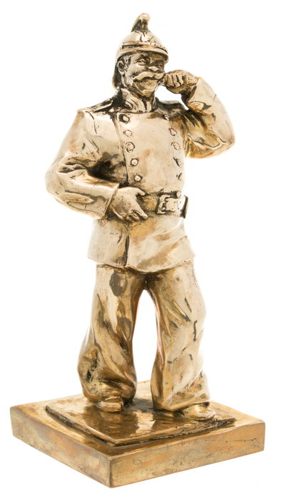 Статуэтка из бронзы "Бравый пожарный"