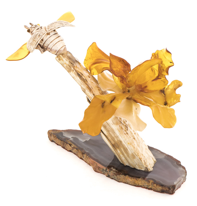 Скульптурная композиция "Орхидея с жуком"