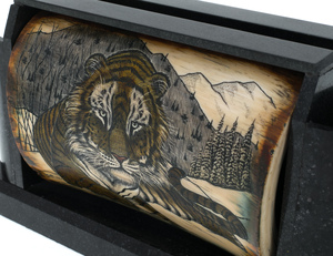 Карандашница "Взгляд тигра" (фрагмент бивня мамонта)