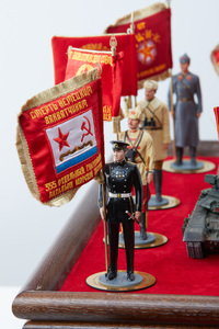 Книга в коробе с моделями техники и фигурками военнослужащих "100 лет Красной армии"