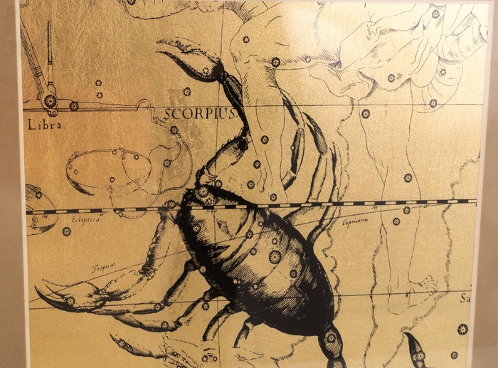 Картина на сусальном золоте "Знак зодиака Скорпион" Бежевый бархат