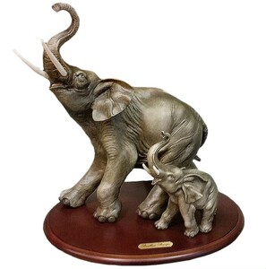 Статуэтка на подставке "Слониха со слонёнком",  цвет: серый