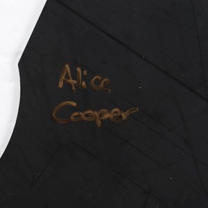 Гитара с автографом. Элис Купер