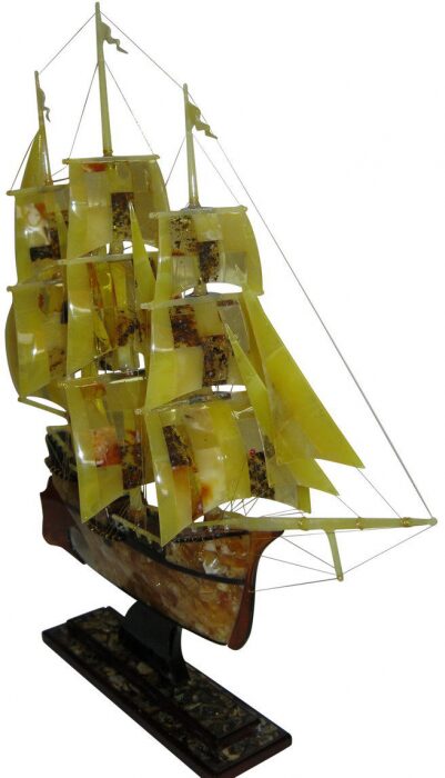Статуэтка янтарная "Корабль"
