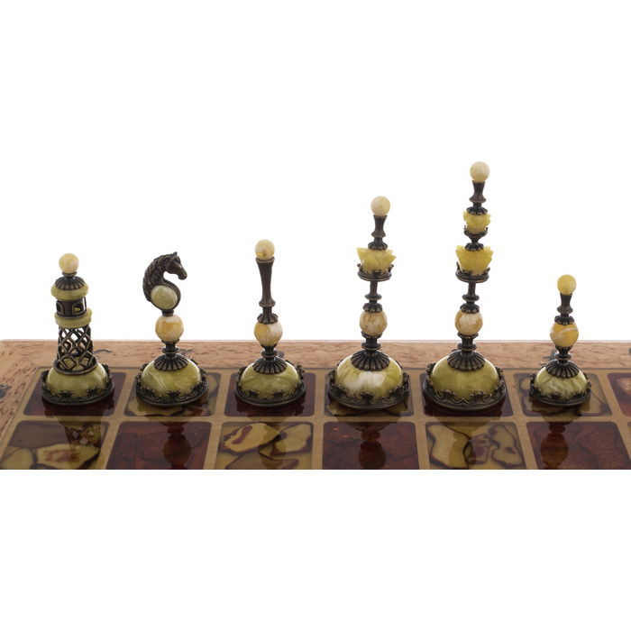 Шахматы из карельской березы и янтаря "Готика"