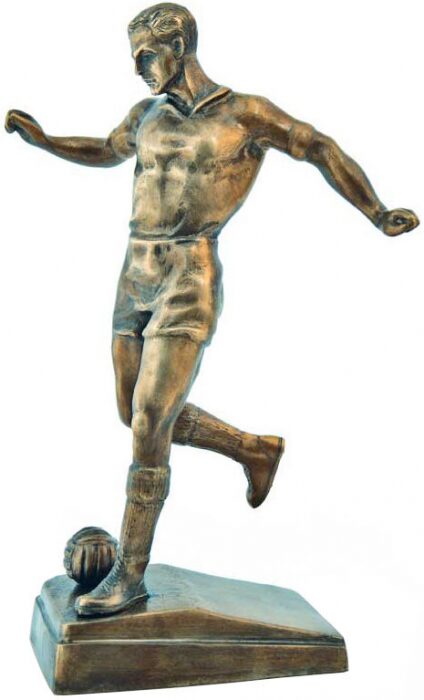 Скульптура бронзовая "Футболист перед ударом"