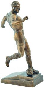 Скульптура бронзовая "Футболист перед ударом"