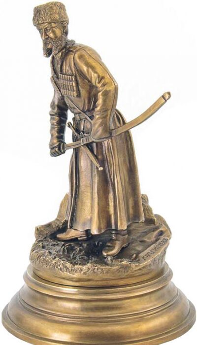 Скульптура бронзовая "Линейный казак, вытаскивающий шашку из ножен"