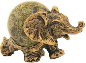 Скульптурная композиция из бронзы "Слон с шаром №7"