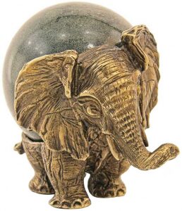 Скульптурная композиция из бронзы "Слон с шаром №3"