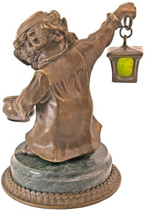 Скульптура бронзовая "Гном с фонарём"