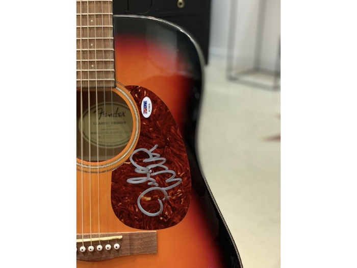 Гитара с автографом Дрейка Уайта