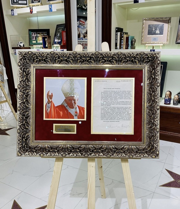 Документ с автографом Папы Римского Иоанна Павла II