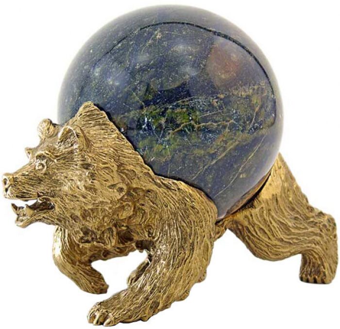 Скульптурная композиция из бронзы "Медведь"