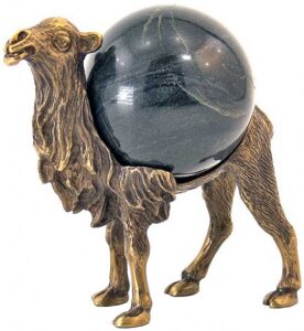 Скульптурная композиция из бронзы "Верблюд" (стоит)