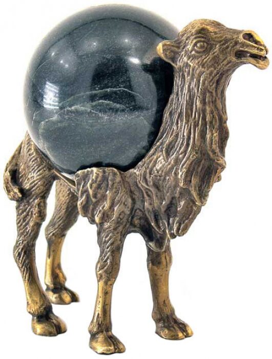 Скульптурная композиция из бронзы "Верблюд" (стоит)