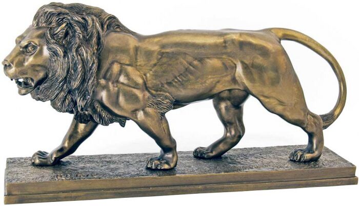 Скульптура бронзовая "Лев идущий"
