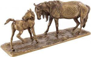 Скульптура бронзовая "Лошадь с жеребёнком на воле"