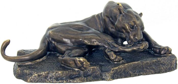 Скульптура бронзовая "Львица"