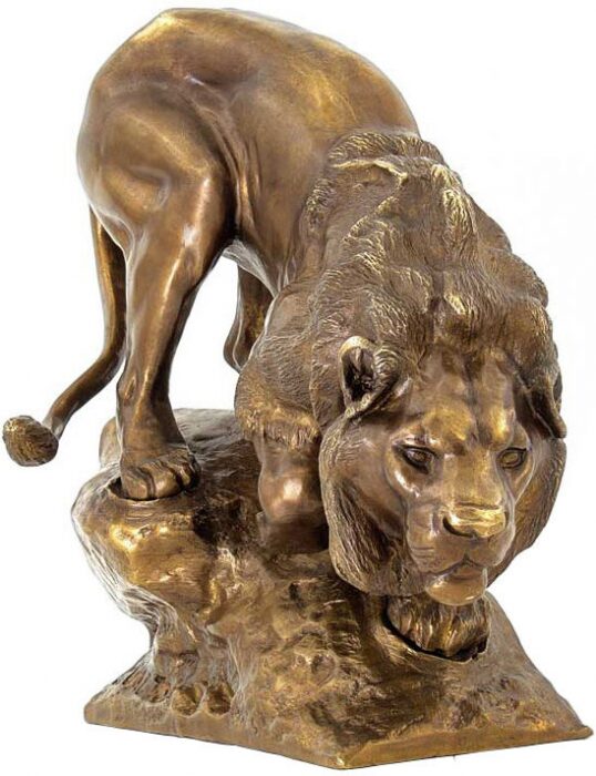 Скульптура бронзовая "Лев на скале"