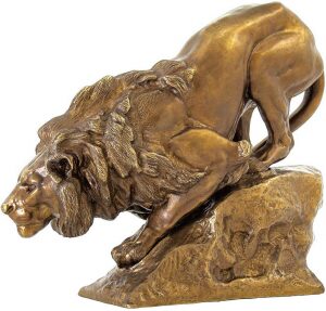 Скульптура бронзовая "Лев на скале"
