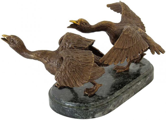 Скульптура бронзовая "Гуси-лебеди"