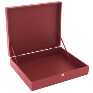 Коробка подарочная с фурнитурой 34х28х8см красная